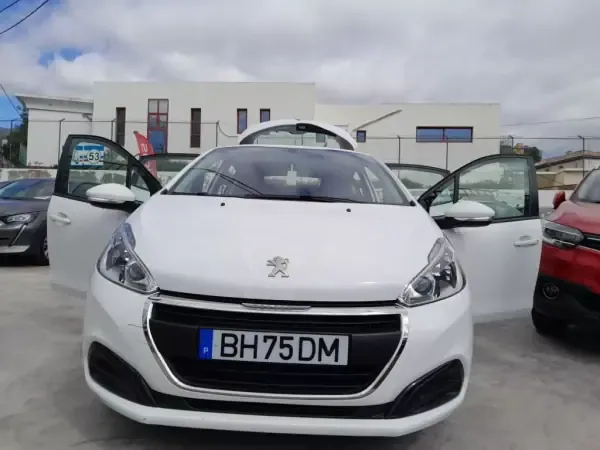 Peugeot 208 2019 1.2 PureTech Signature