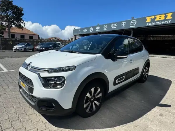 Citroën 11 2023 1.2 SHINE AUTO 110 CV