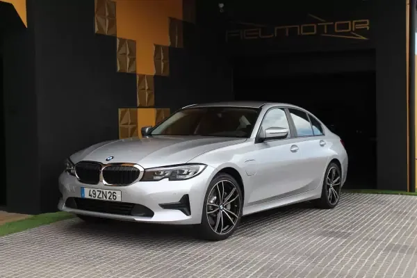 BMW 330 2019 e Auto