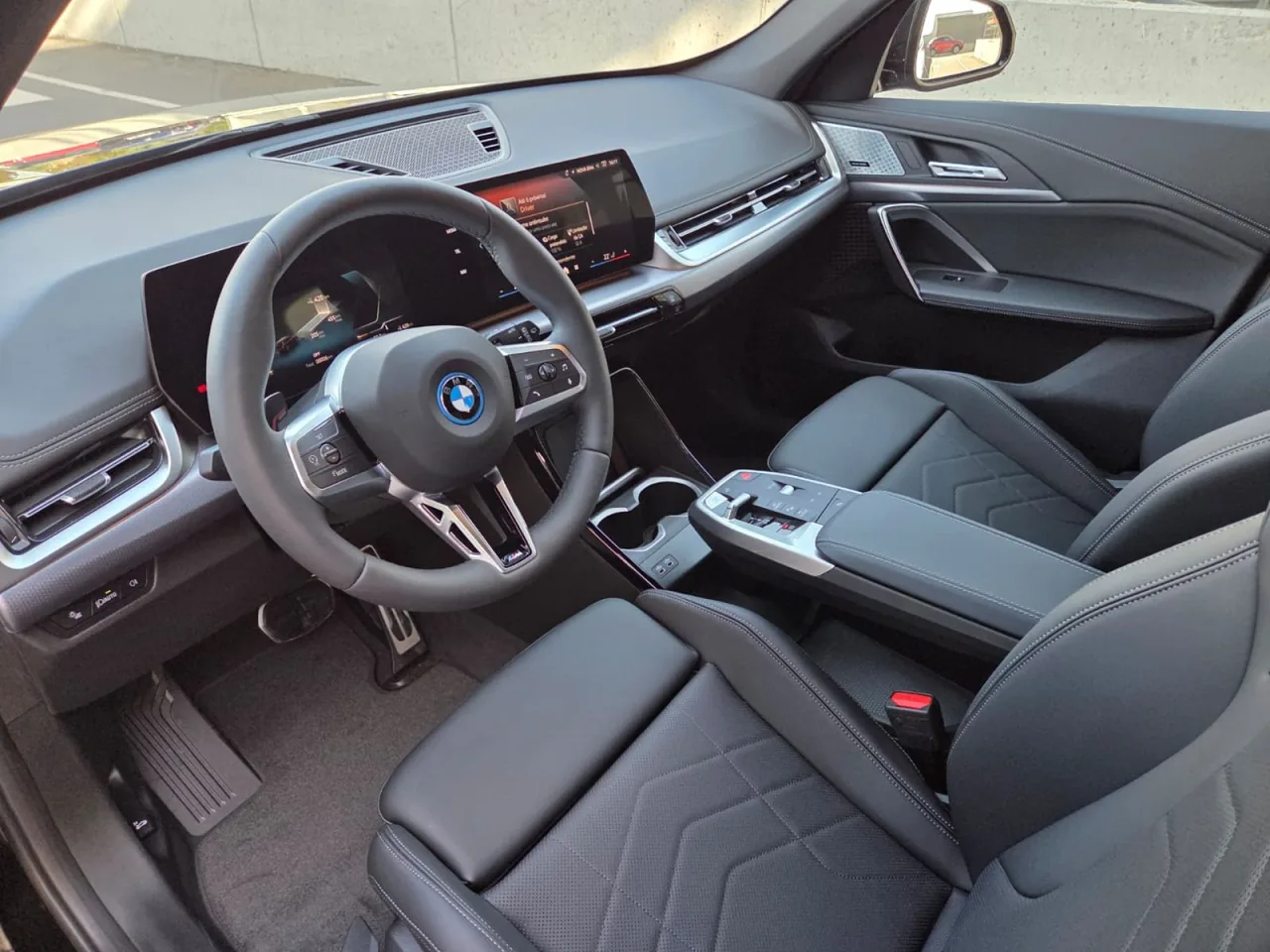 BMW iX1