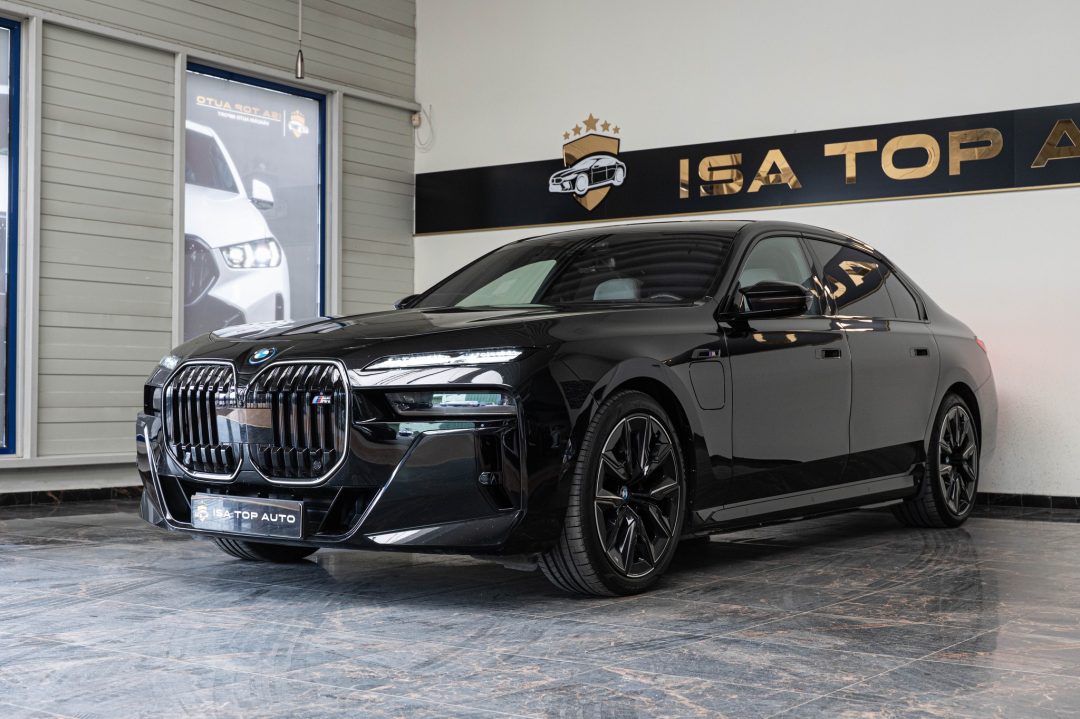 BMW M7 2024