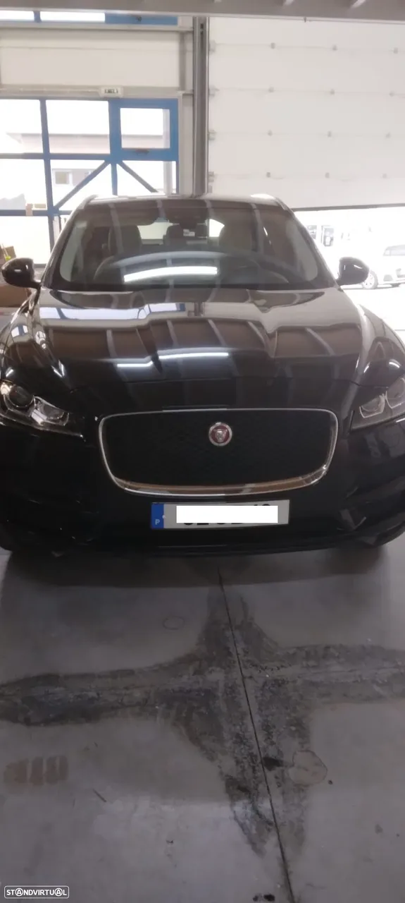 Jaguar F-Pace 2.0 i4D Pure AWD Aut.