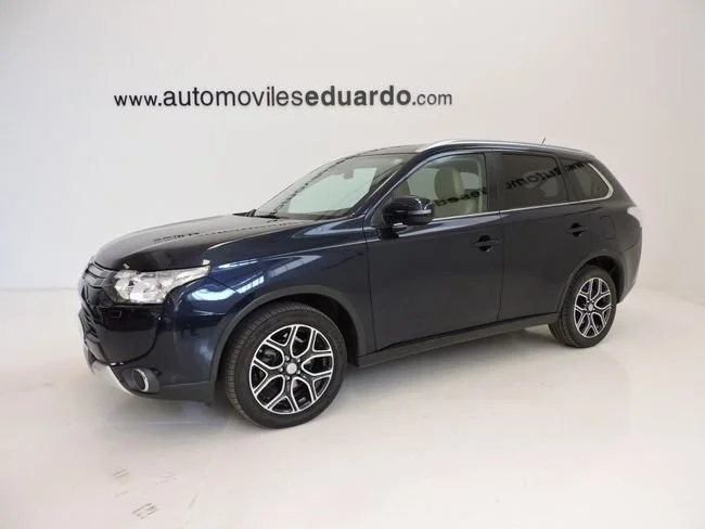 MITSUBISHI Outlander Outlander 220DI-D Kaiteki 6AT 4WD