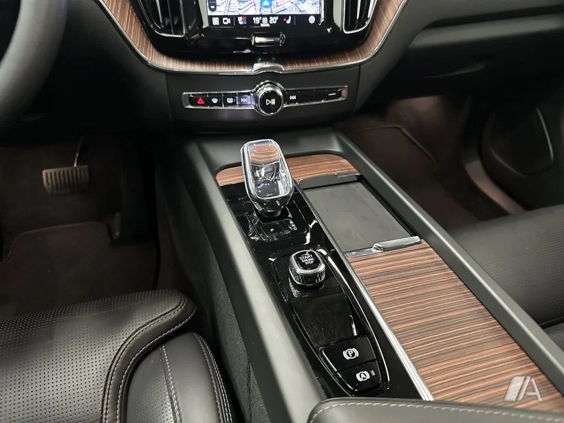 VOLVO XC60 XC60 T6 Recharge Ultimate Dark