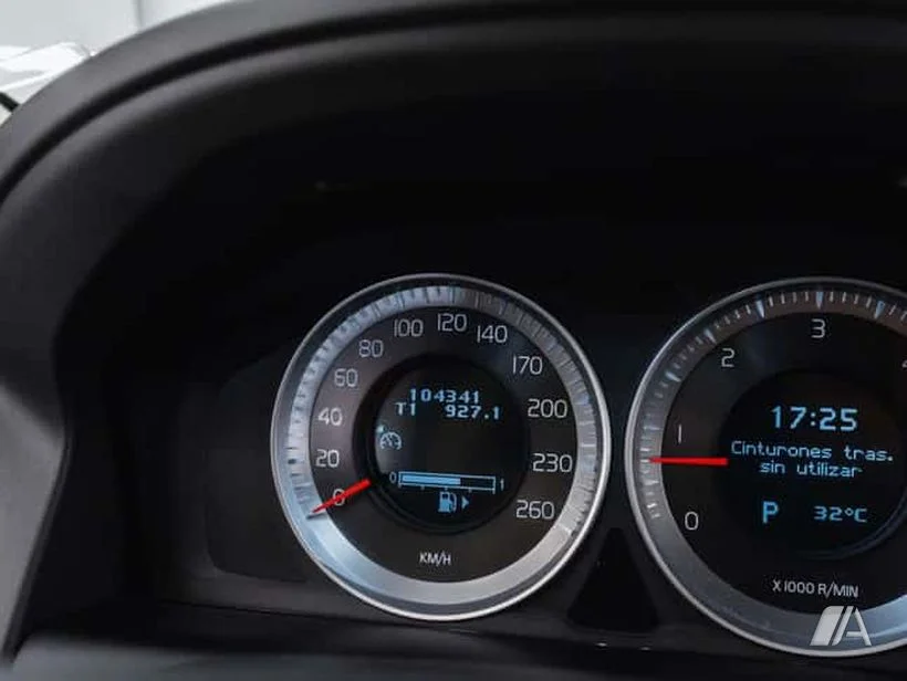 VOLVO XC60 XC60 D3 Momentum AWD Aut.