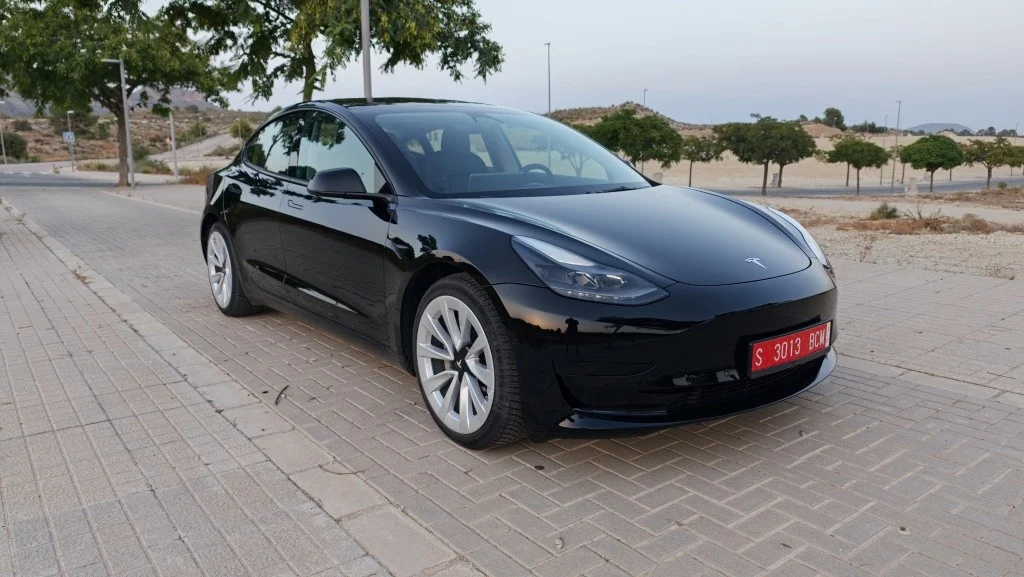 TESLA Model 3 Model 3 Standard Range RWD Plus