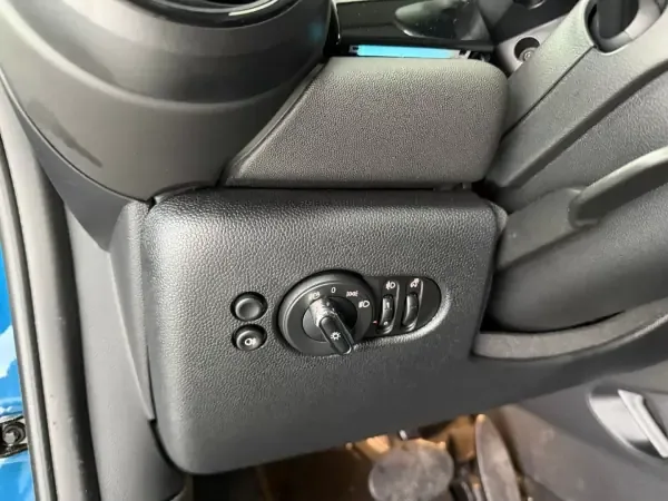 MINI 3 Portas 2023 Cooper SE Premium Essential