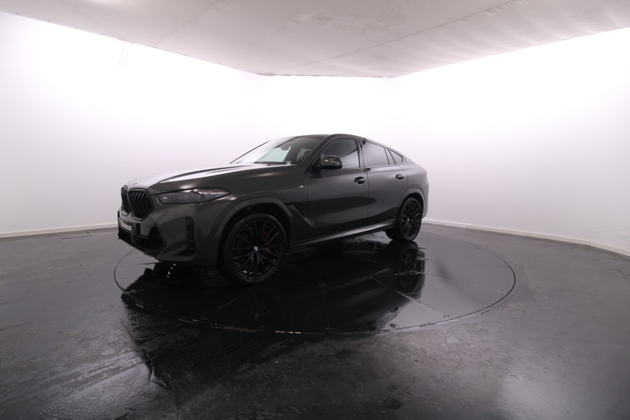 BMW X6 xDrive 30d M Sport / Vidros Escurecidos / Pack Desportivo M Pro / Teto Panorâmico / Pack Innovation / LED / JLL