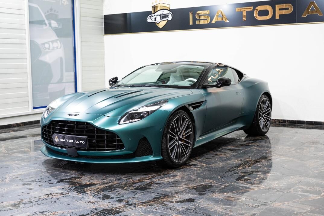 Aston Martin DB12 2024
