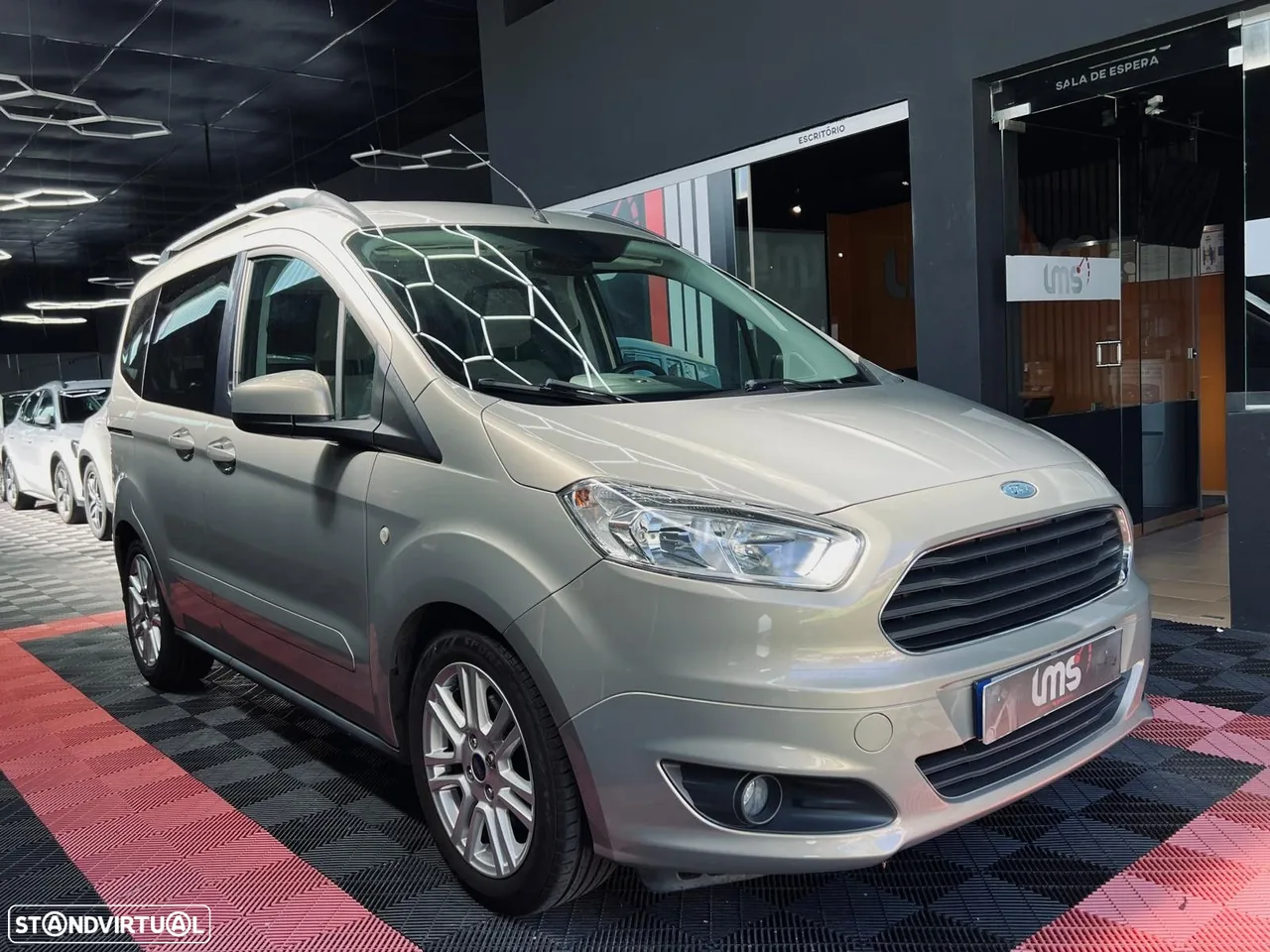 Ford Tourneo Courier 1.0 EcoBoost Titanium
