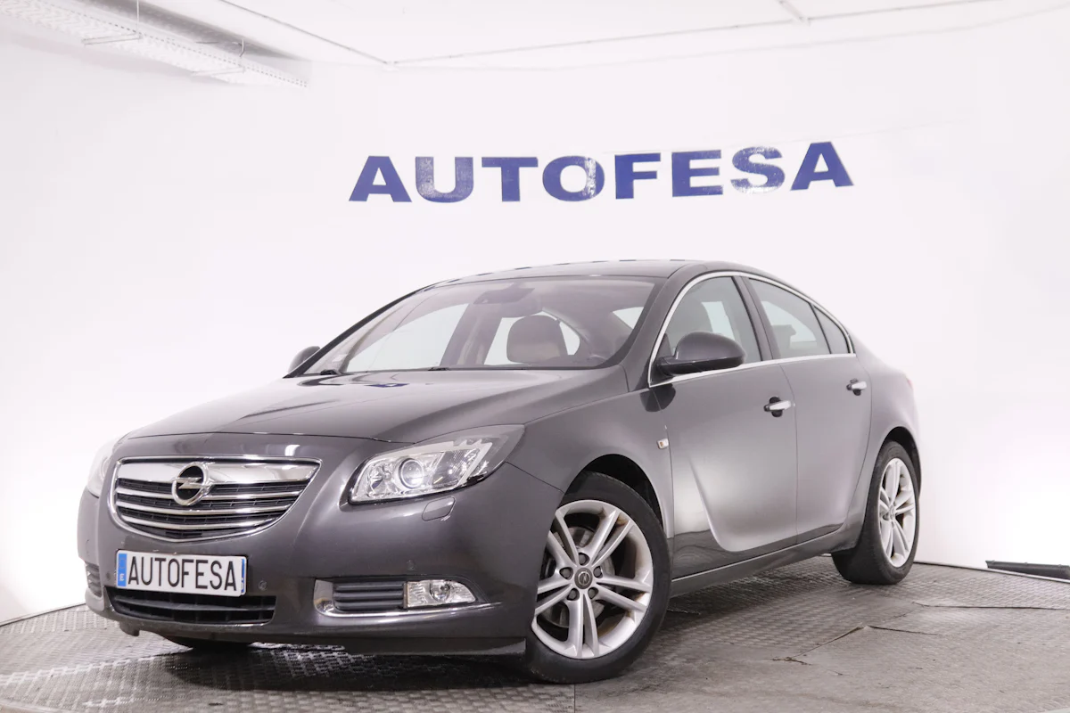 Opel Insignia 1.6T COSMO PACK 180CV 4P # CUERO, NAVY, PARKTRONIC