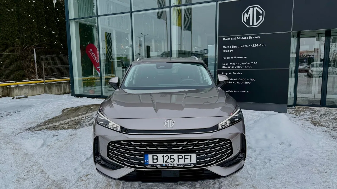 MG HS 2025