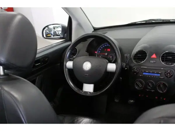 Volkswagen New Beetle Cabriolet 2007 1 6 United