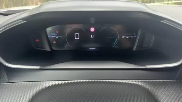 Peugeot 2008 2025 1.2 Hybrid Allure e-DCS6