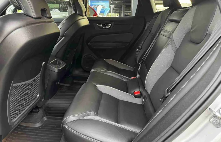 VOLVO - XC60 - XC60 2.0 D4 R-Design Geartronic