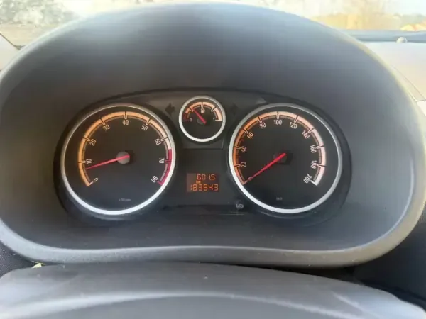 Opel Corsa 2010 .
