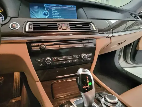 BMW 730 2009 d