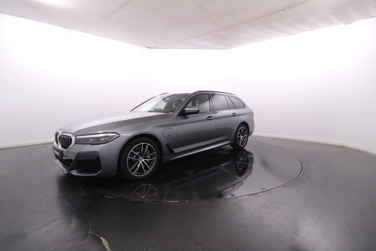 BMW Serie 5 - 520e Touring Pack M GPS / Vidros Escurecidos / Cam. Traseira / JLL