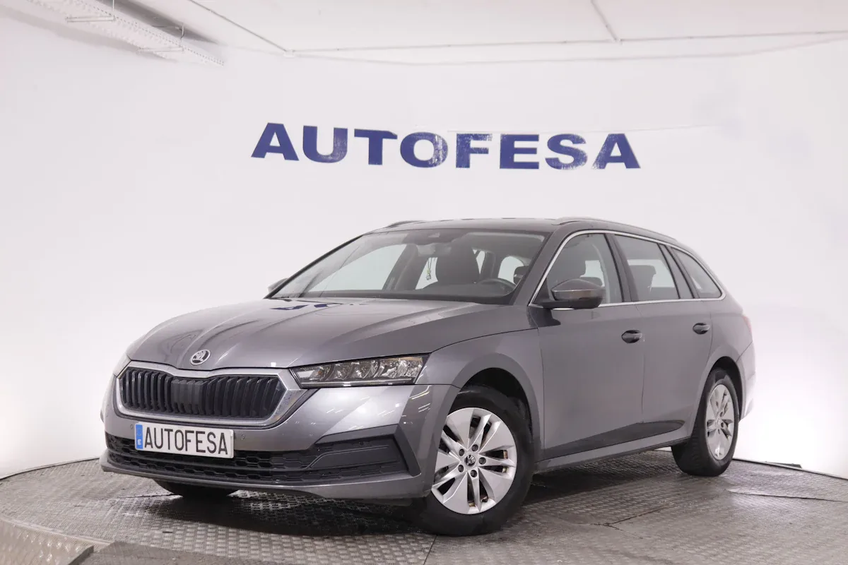 Skoda Octavia COMBI 2.0 TDI AMBITION 150CV 5P EXTRAS POR VALOR DE 2059 EUROS # IVA DEDUCIBLE,NAVY,PARKTRONIC