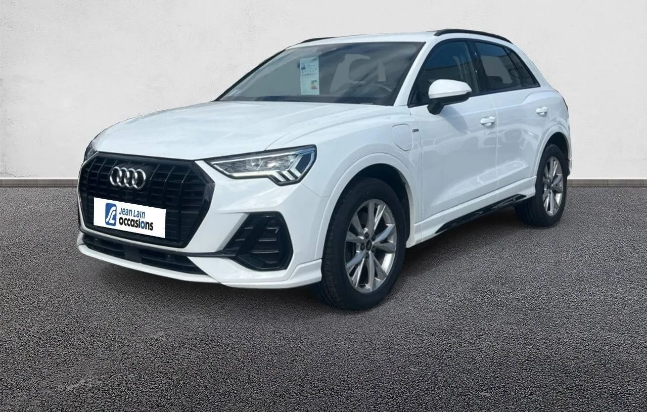 AUDI Q3 45 TFSIe 245 ch S tronic 6 S line