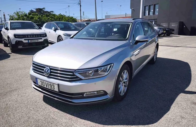 VOLKSWAGEN - Passat - Passat V. 1.6 TDi Confortline