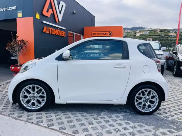 Toyota iQ 2010 1.4 D-4D 2 EP+NAVI