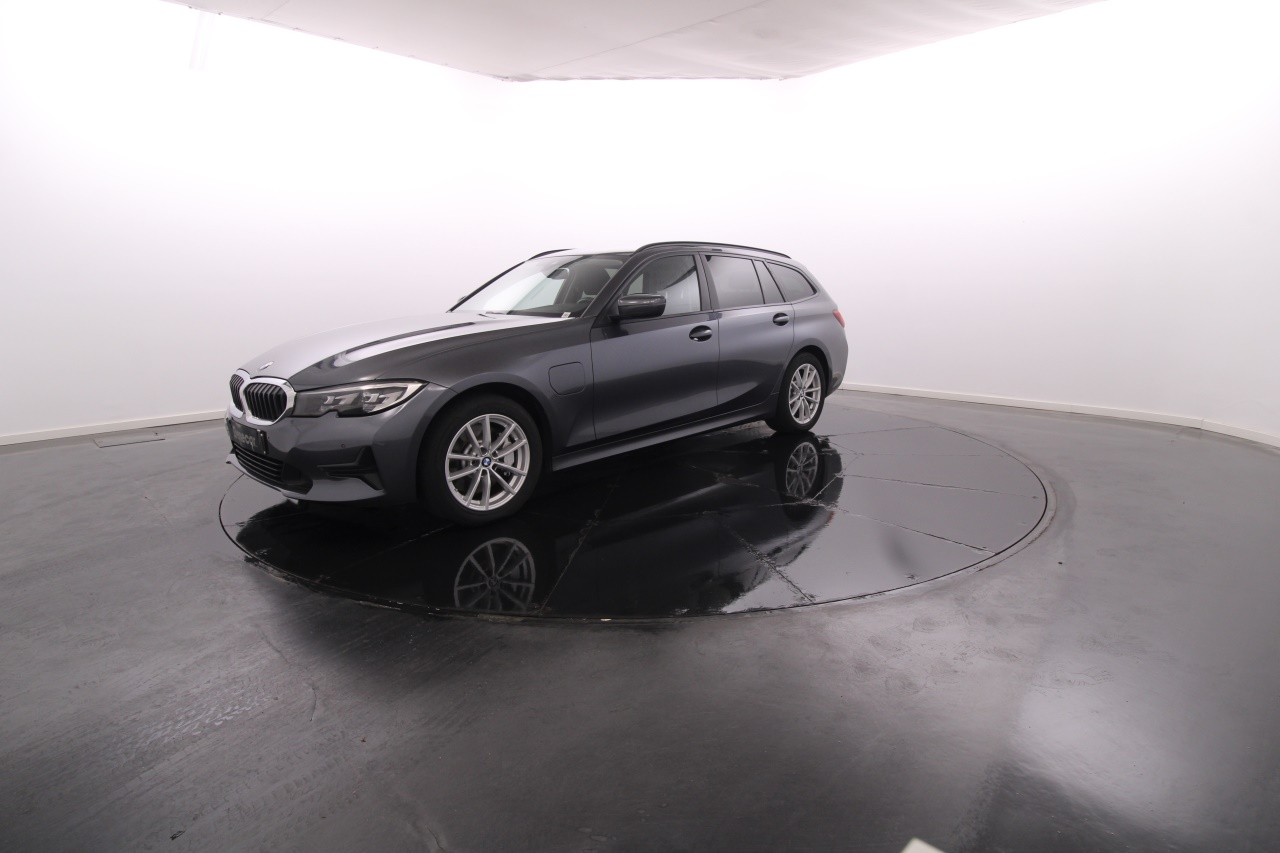 BMW Serie 3 - 330e Touring Cx. Aut. GPS / Vidros Escurecidos / JLL / Bat. 10.4 kWh
